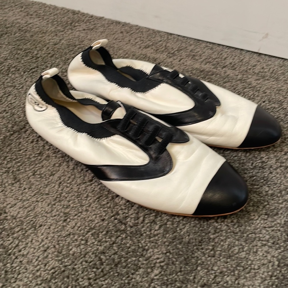 Chanel Cap toes oxfords shoes in good condition